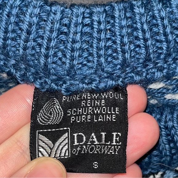 Vintage Dale of Norway blue and white sweater - Picture 5 of 9
